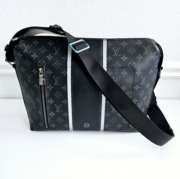 Louis Vuitton Monogram Eclipse Apollo GM Messenger Bag - Picture 2 of 15